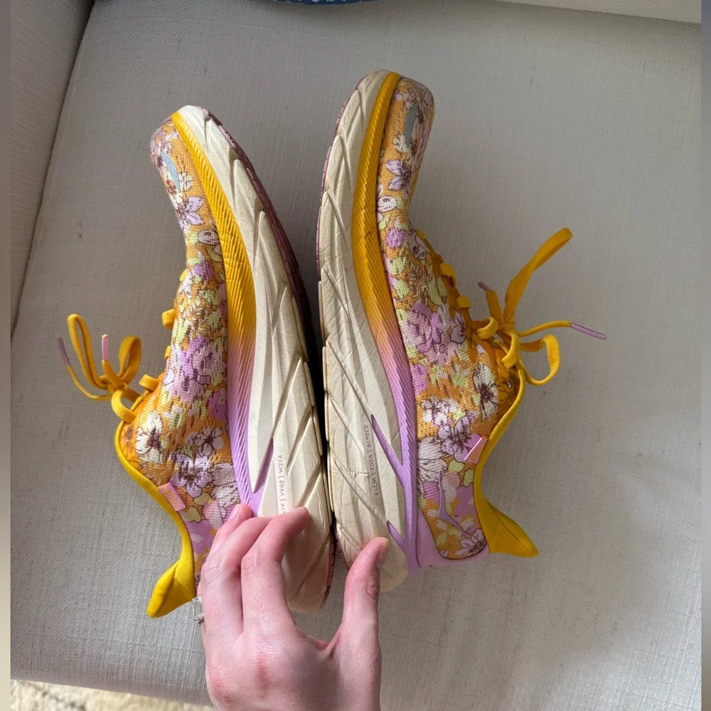 HOKA X FREE PEOPLE MOVEMENT CLIFTON SIZE 9 - Picture 3 of 5